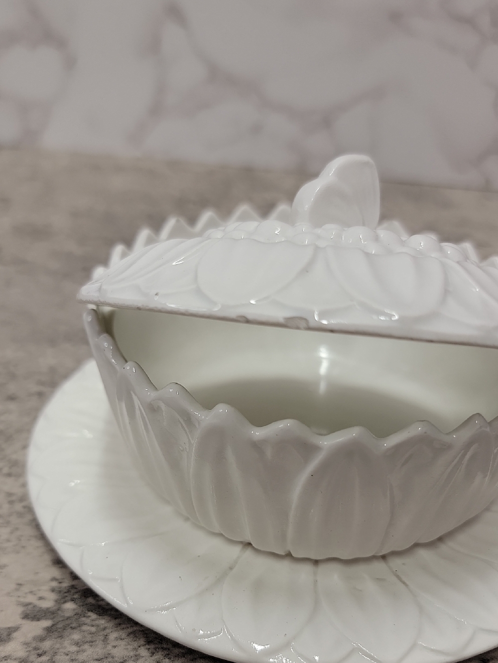 Vintage PV France Sunflower covered dish - Picture 6 of 10